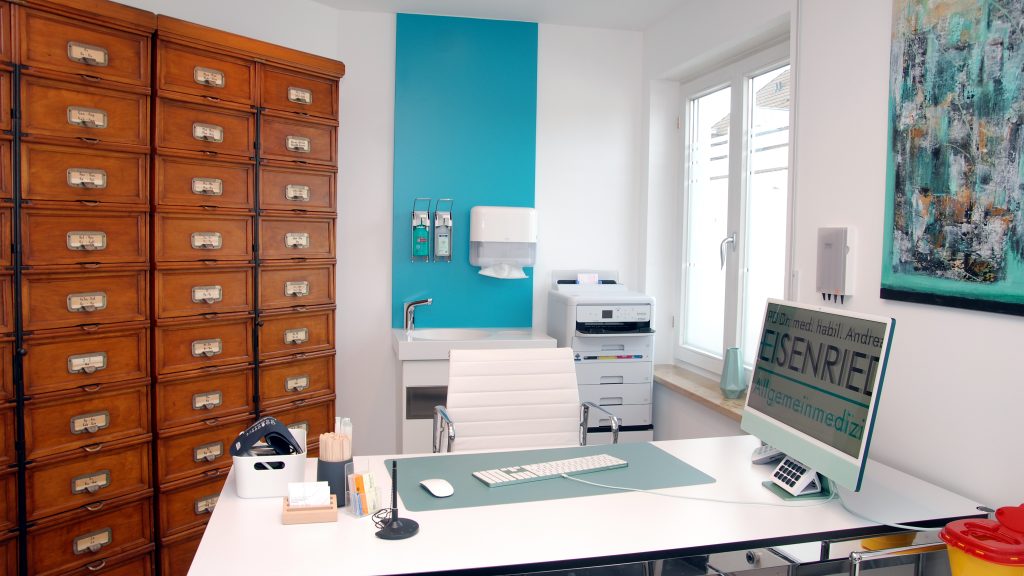 Behandlungsraum der Praxis Dr. Eisenried