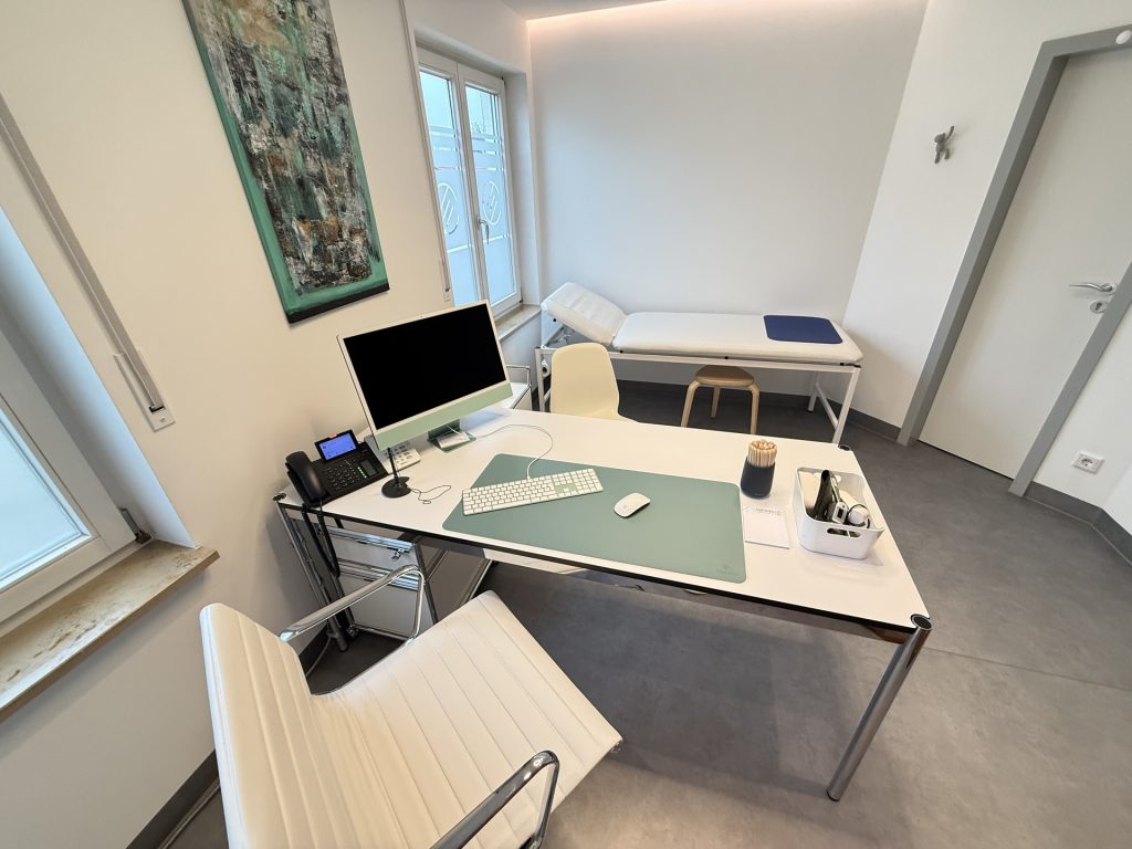 Behandlungszimmer der Praxis Dr. Eisenried