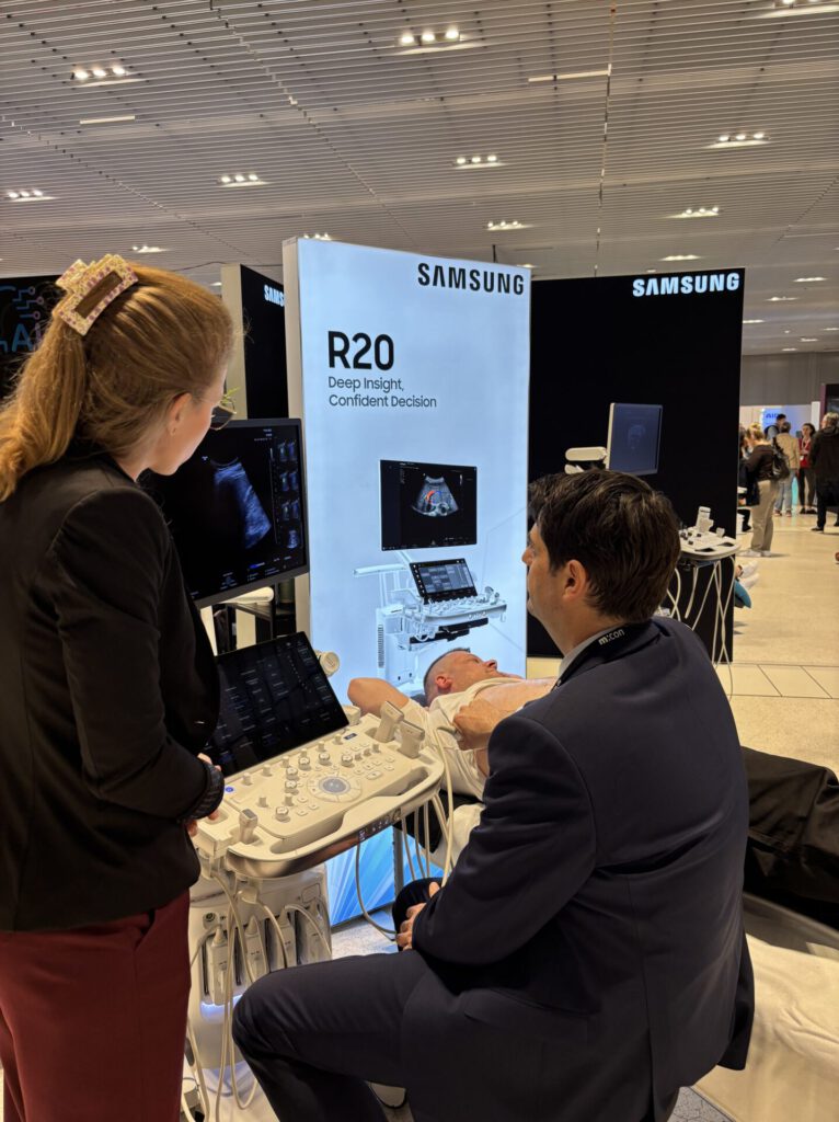 Fachgespräch am Samsung-Ultraschallgerät auf dem Deutschen Internistenkongress